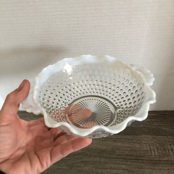 Vtg Hobnail Handled Bowl with Opal Rim - Picture 7 of 14